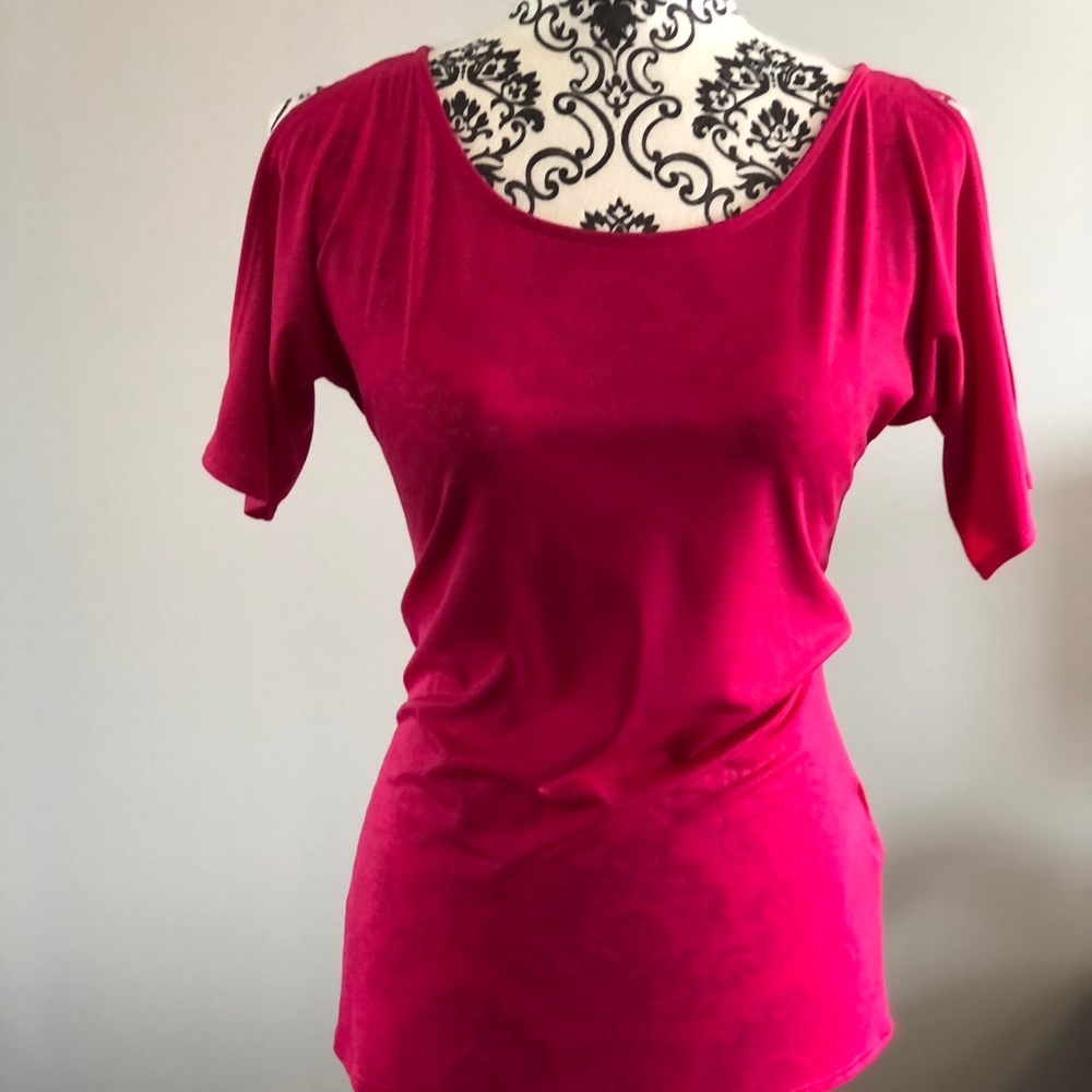 Guess shirt with cold shoulders and open back